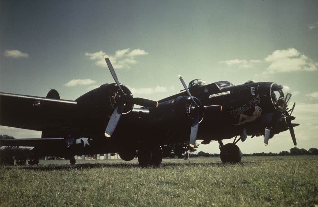 B-17s In Colour / USAAF / USN Library / Forums - Axis And Allies Paintworks